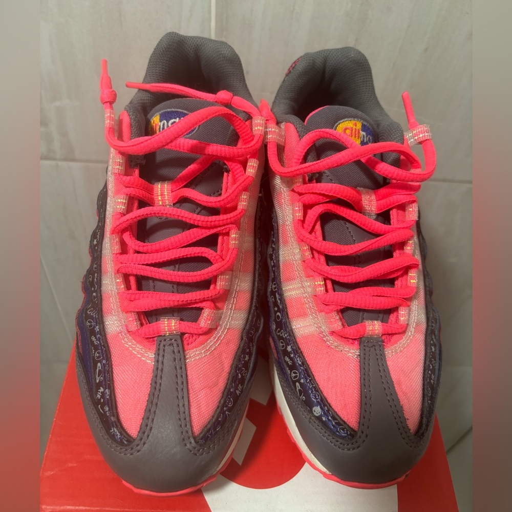 Girls AirMax Sz 4
